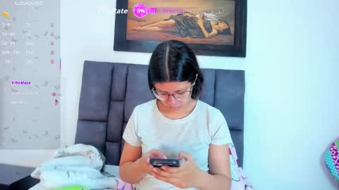 Snapshot of vahiolet_smith chatting on May 27, 3:03 am Vahiolet smith online show from May 27, 3:03 am