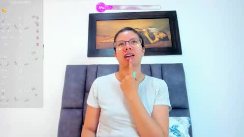 Snapshot of vahiolet_smith chatting on May 28, 3:15 am Vahiolet smith online show from May 28, 3:15 am