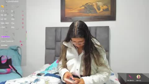 Snapshot of vahiolet_smith chatting on July 10, 12:30 pm Vahiolet smith online show from July 10, 12:30 pm