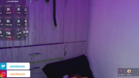 Vainilla Independent model online show from February 28, 2:01 am