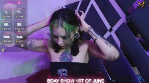 Snapshot of vainilla_l chatting on May 17, 12:19 am Vainilla Independent model online show from May 17, 12:19 am