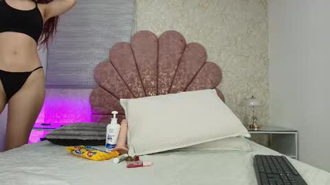 Vaiolet colls online show from February 5, 11:59 am