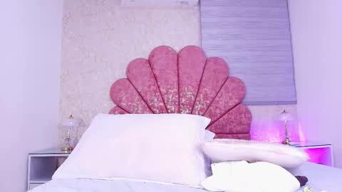 Vaiolet colls online show from February 18, 12:01 pm