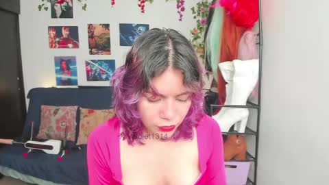 Snapshot of vaioletuwu chatting on April 23, 12:26 pm Vaiolet1314 online show from April 23, 12:26 pm