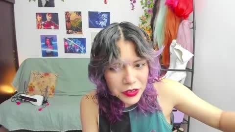 Snapshot of vaioletuwu chatting on May 20, 2:51 am Vaiolet1314 online show from May 20, 2:51 am