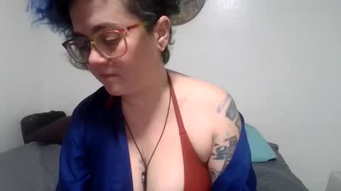 valarieak online show from October 9, 9:57 pm