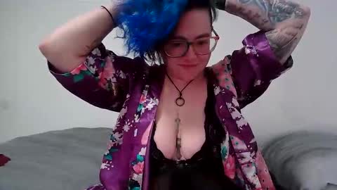 valarieak online show from March 28, 1:38 am