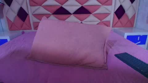 Snapshot of vale_castro1 chatting on September 13, 7:24 pm Valentina online show from September 13, 7:24 pm