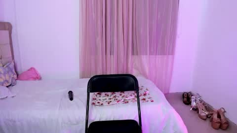 Snapshot of vale_kross chatting on June 3, 2:33 pm HI IM NEW online show from June 3, 2:33 pm