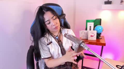 Snapshot of valecute_ chatting on April 19, 8:33 pm Vale online show from April 19, 8:33 pm