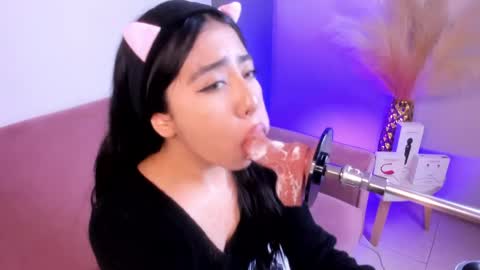 Snapshot of valecute_ chatting on April 30, 8:37 pm Vale online show from April 30, 8:37 pm