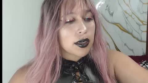 Snapshot of valen_ross7 chatting on March 2, 6:59 pm valen_ross7 online show from March 2, 6:59 pm