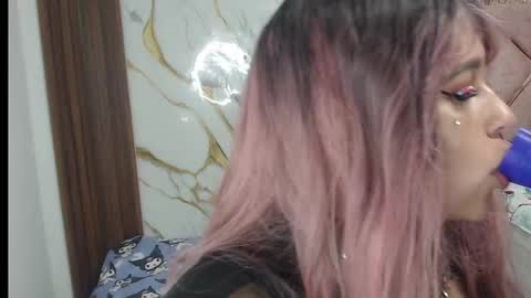 Snapshot of valen_ross7 chatting on March 3, 11:49 am valen_ross7 online show from March 3, 11:49 am