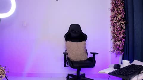 Snapshot of valen_sweet01 chatting on December 2, 2:08 pm valentina online show from December 2, 2:08 pm