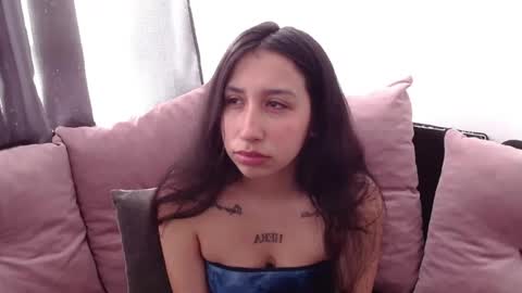 Snapshot of valen_tina33 chatting on May 20, 12:22 pm Valentina online show from May 20, 12:22 pm