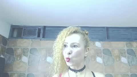 Snapshot of valenciajaqueline45 chatting on May 9, 12:38 am Katyy Love online show from May 9, 12:38 am