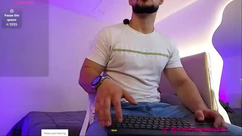 Snapshot of valenssio_moretti chatting on August 8, 1:30 am valenssio_moretti online show from August 8, 1:30 am