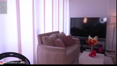 Snapshot of valensweetlove chatting on January 6, 5:27 pm Valen online show from January 6, 5:27 pm