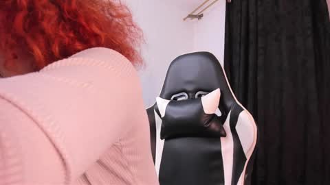 Snapshot of valent_27 chatting on December 17, 8:56 am Valentina online show from December 17, 8:56 am