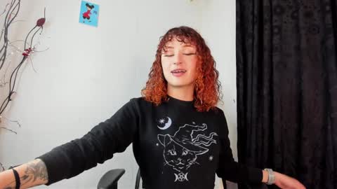 Snapshot of valent_27 chatting on December 19, 8:13 am Valentina online show from December 19, 8:13 am