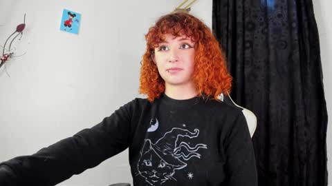 Snapshot of valent_27 chatting on December 19, 11:18 am Valentina online show from December 19, 11:18 am