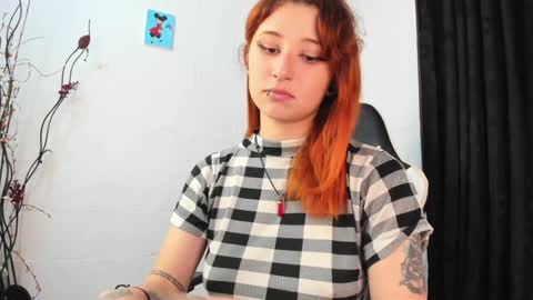 Snapshot of valent_27 chatting on December 28, 5:33 am Valentina online show from December 28, 5:33 am