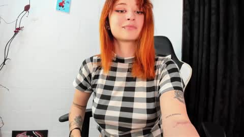 Snapshot of valent_27 chatting on December 28, 8:37 am Valentina online show from December 28, 8:37 am