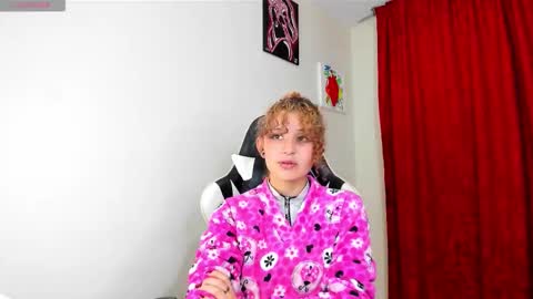 Snapshot of valent_27 chatting on September 9, 2:44 am Valentina online show from September 9, 2:44 am