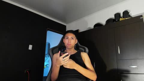 Snapshot of valenteaurum chatting on November 14, 7:01 pm valentean online show from November 14, 7:01 pm