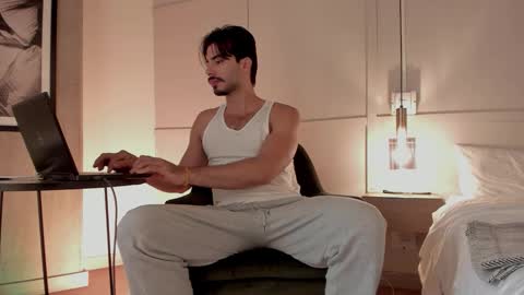 valentin_hoffman online show from November 14, 12:04 pm