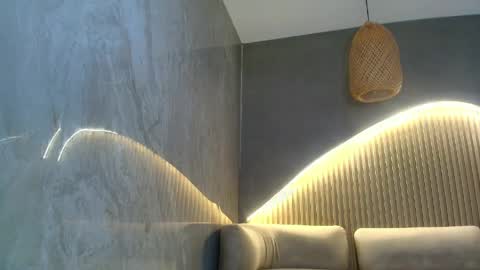 Snapshot of valentina__r chatting on May 14, 2:02 pm Valentina R online show from May 14, 2:02 pm