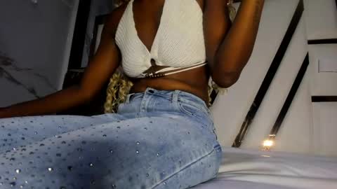 Snapshot of valentina_eboni chatting on June 7, 1:32 am Sharon online show from June 7, 1:32 am