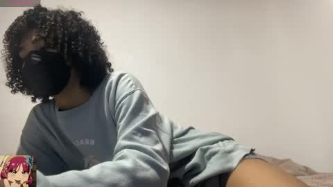 Snapshot of valentina_girald0 chatting on April 8, 7:03 pm Valentinaa online show from April 8, 7:03 pm