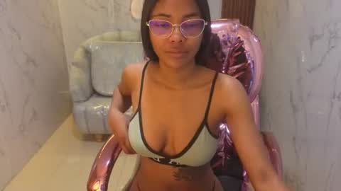 Snapshot of valentina_gomez_s chatting on June 24, 12:37 pm Valentina online show from June 24, 12:37 pm