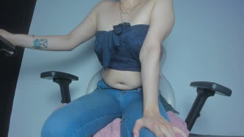valentina_js_ online show from May 25, 8:48 pm