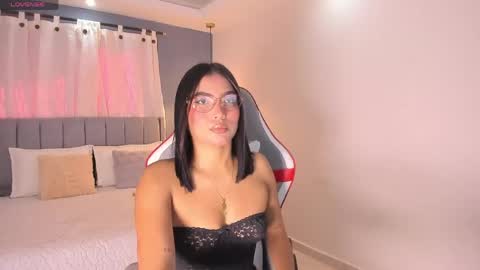 Snapshot of valentina_noa chatting on June 2, 12:40 pm Valentina online show from June 2, 12:40 pm