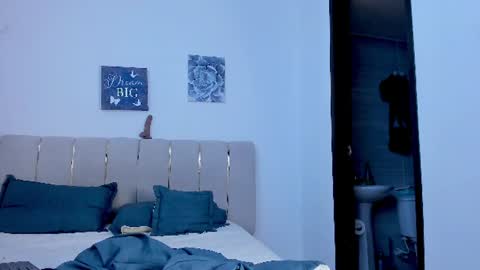 Snapshot of valentina_owens chatting on July 29, 2:04 pm valentina_owens online show from July 29, 2:04 pm