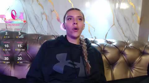 Snapshot of valentina_red18 chatting on September 19, 2:18 pm Valentina online show from September 19, 2:18 pm