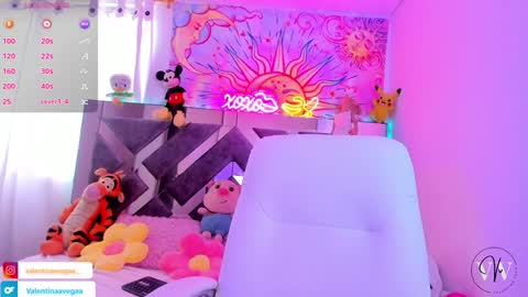 Snapshot of valentina_vegaa chatting on December 30, 9:19 pm Val online show from December 30, 9:19 pm