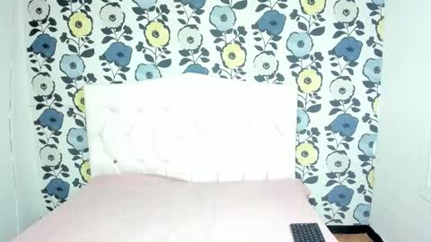 valentinaklean1 online show from October 12, 3:27 am