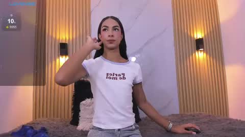 Snapshot of valentinaliux_ chatting on April 26, 11:30 am valentinaliux_ online show from April 26, 11:30 am