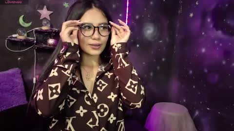 valentinarojass_ online show from May 7, 6:35 pm