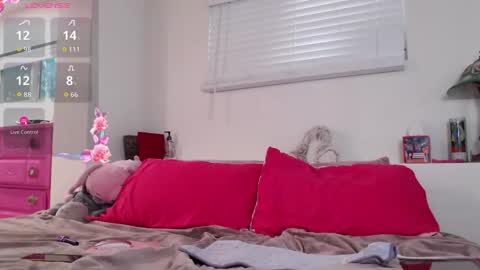 Snapshot of valentinesantos chatting on April 28, 5:18 pm Valentine online show from April 28, 5:18 pm