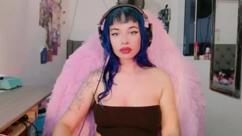 Danielle  Please help me to reach 300 thumbs up online show from December 4, 6:12 am