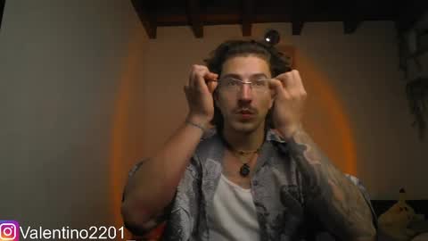 Snapshot of valentino_2201 chatting on April 10, 1:11 am Valentino - 15 OFF valentino2201 online show from April 10, 1:11 am