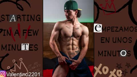 Snapshot of valentino_2201 chatting on April 17, 2:25 am Valentino - 15 OFF valentino2201 online show from April 17, 2:25 am