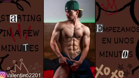 Snapshot of valentino_2201 chatting on April 19, 4:01 am Valentino - 15 OFF valentino2201 online show from April 19, 4:01 am