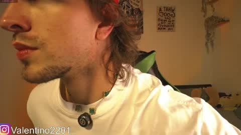 Snapshot of valentino_2201 chatting on April 26, 3:15 am Valentino - 15 OFF valentino2201 online show from April 26, 3:15 am