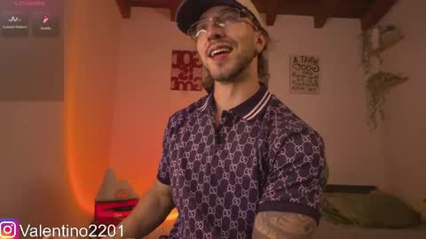 Snapshot of valentino_2201 chatting on May 8, 2:28 am Valentino - 15 OFF valentino2201 online show from May 8, 2:28 am