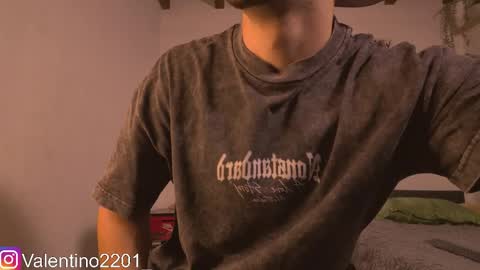 Snapshot of valentino_2201 chatting on May 10, 1:11 am Valentino - 15 OFF valentino2201 online show from May 10, 1:11 am